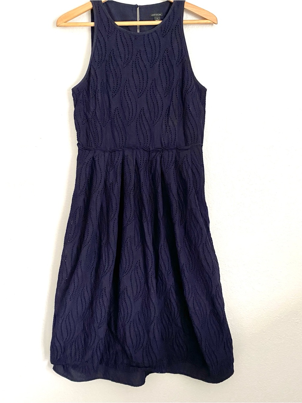 Ann Taylor Dress Women’s 8 Blue Eyelet Embroidered Fit & Flare Lined Cotton